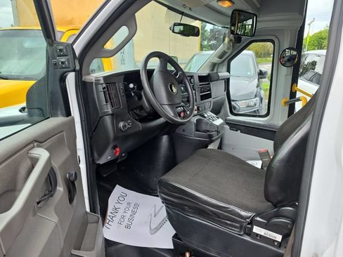 Used 2020 Chevrolet Express 4500 w/ Shuttle Bus Package RWD image 2
