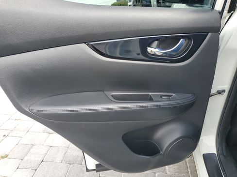 Used 2017 Nissan Rogue Sport SV w/ SV Premium Package image 9