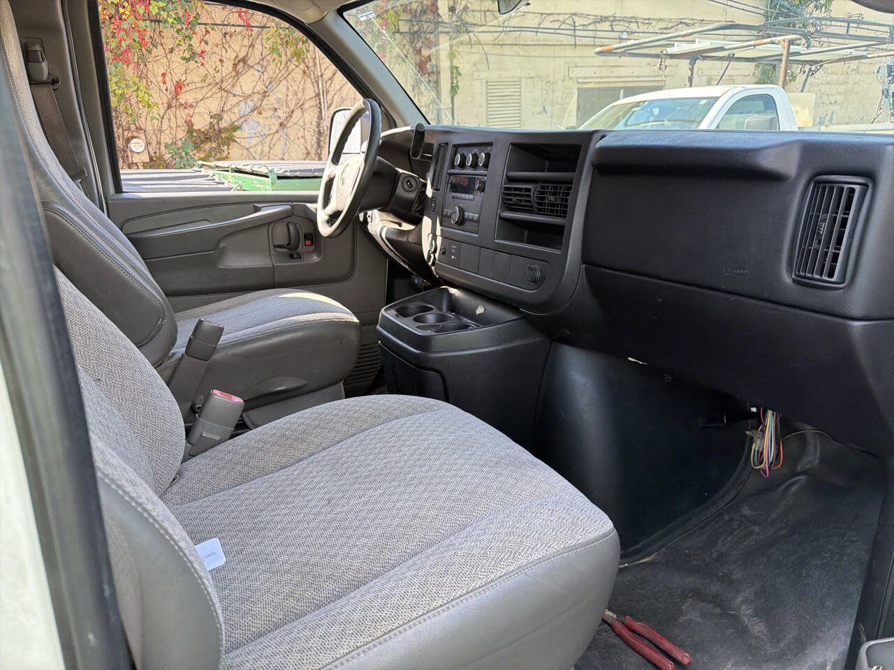 Used 2014 GMC Savana 2500 RWD image 13