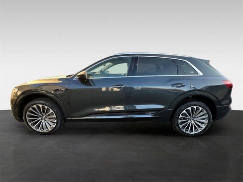 Used 2019 Audi e-tron Prestige w/ Prestige Package image 3