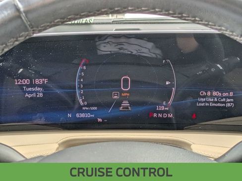 Used 2024 Cadillac XT4 Luxury w/ Cold Weather Package FWD image 17
