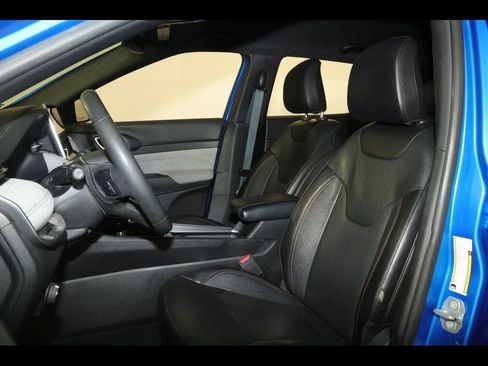 Used 2023 Jeep Compass Latitude AWD/4WD image 24