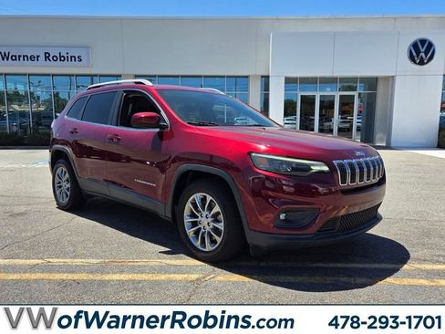 Used 2019 Jeep Cherokee Latitude Plus w/ Comfort/Convenience Group FWD image 1