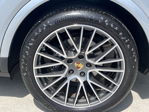 Used 2020 Porsche Cayenne AWD/4WD image 10