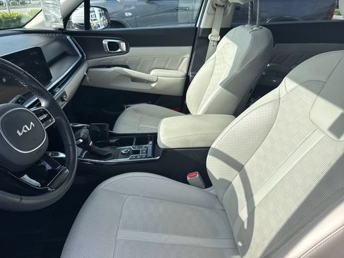 Used 2025 Kia Sorento SX FWD image 3