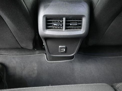 Used 2024 Chevrolet Equinox LT image 28