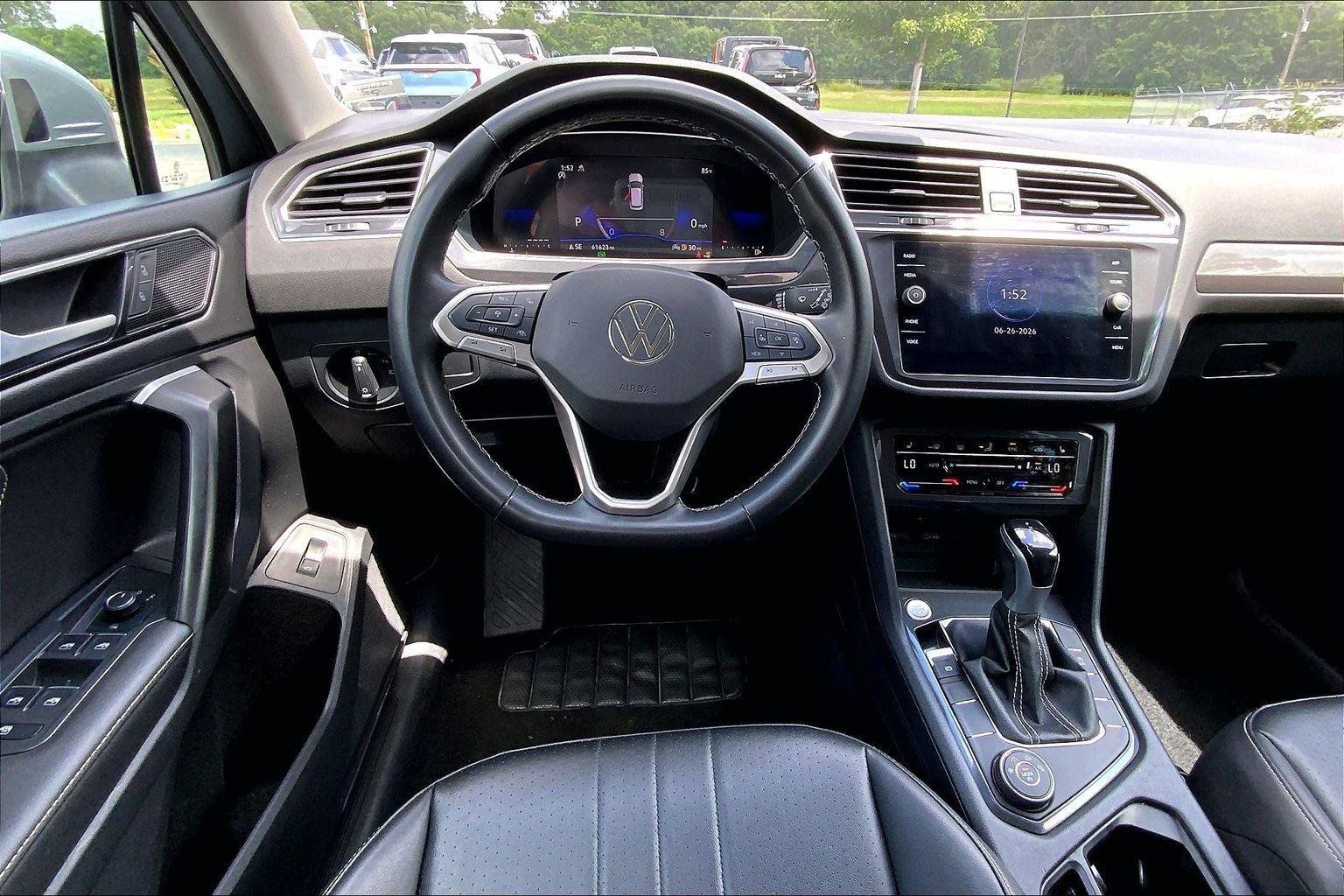 Used 2024 Volkswagen Tiguan SE AWD/4WD image 5