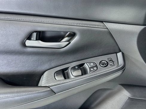 Used 2024 Nissan Sentra SV FWD image 10