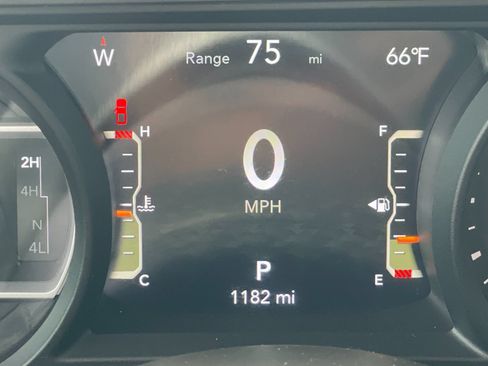 Used 2025 Jeep Gladiator Mojave w/ Convenience Group AWD/4WD image 28