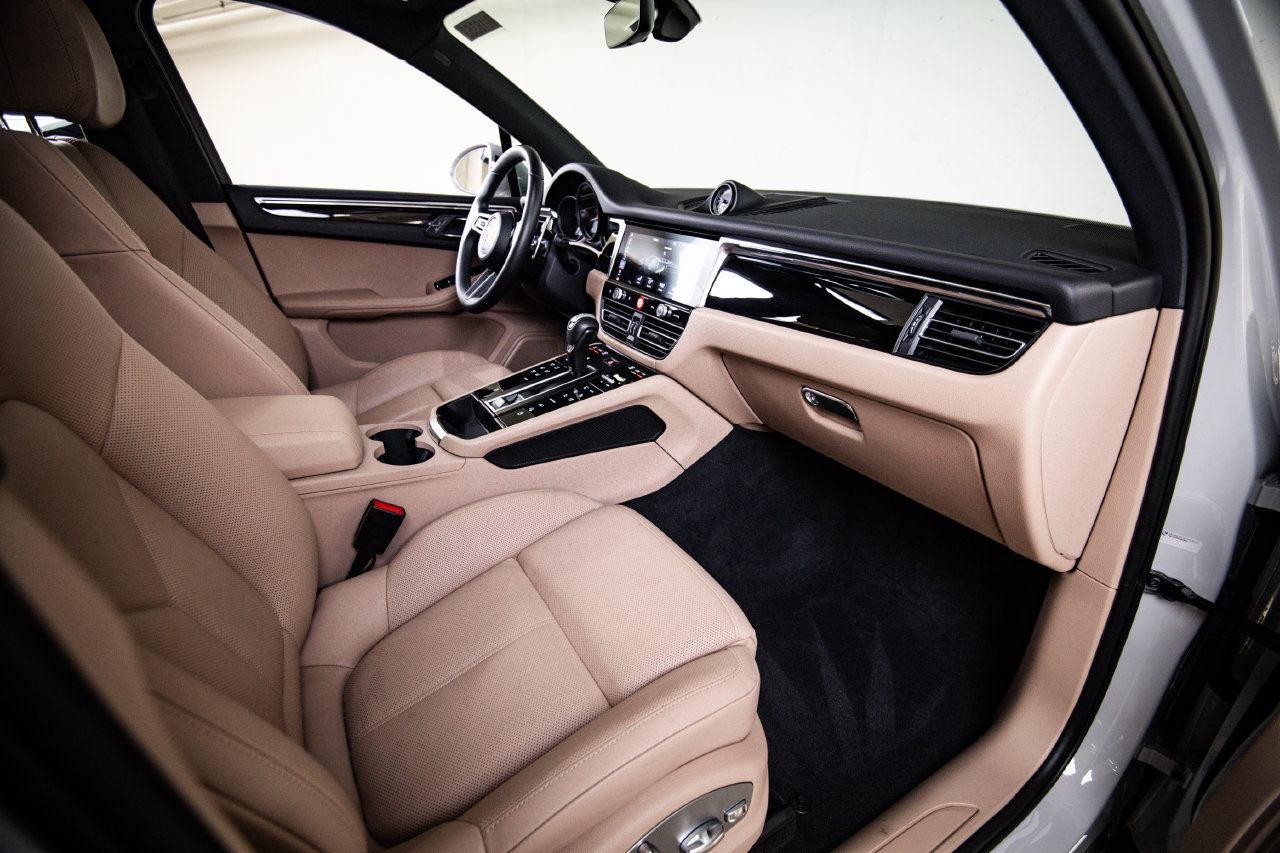 Certified 2026 Porsche Macan AWD/4WD image 28