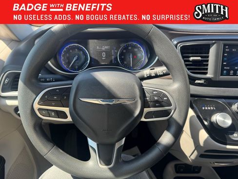 Used 2018 Chrysler Pacifica Touring Plus FWD image 11