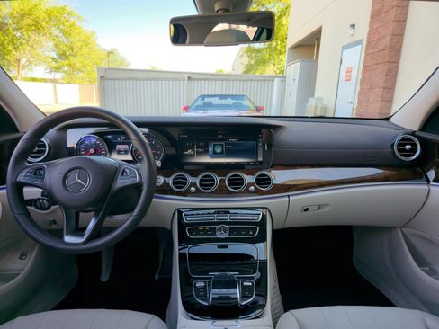 Used 2018 Mercedes-Benz E 400 4MATIC Wagon image 14