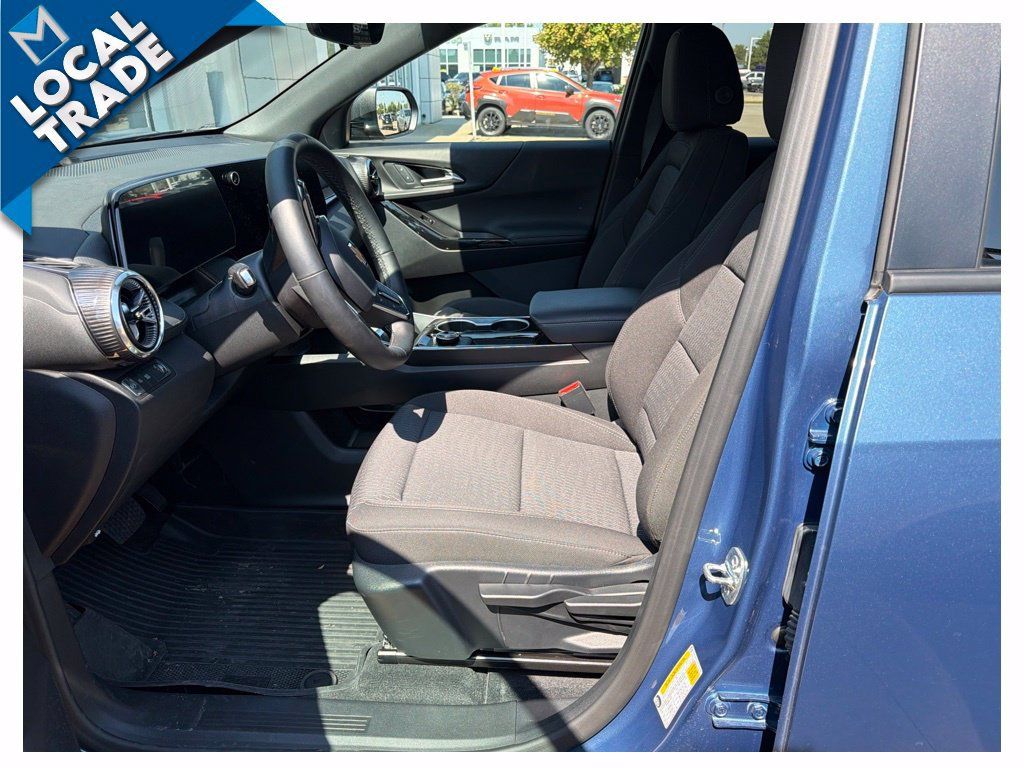 Used 2026 Chevrolet Equinox LT w/ Safety and Technology Package FWD image 9