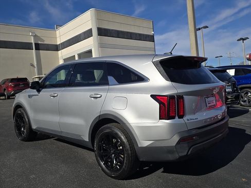 Used 2022 Kia Sorento LX image 5