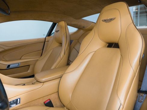 Used 2017 Aston Martin Vanquish Coupe image 39
