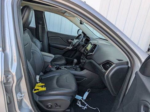 Used 2019 Jeep Cherokee Limited image 21