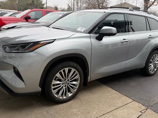 Used 2025 Toyota Highlander Platinum video 2