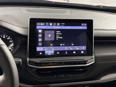 Used 2023 Jeep Compass Altitude w/ Sun and Sound Group image 18