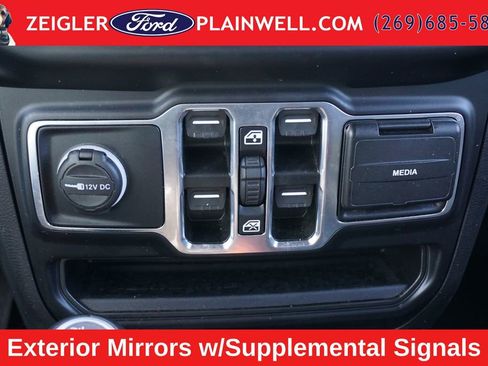 Used 2022 Jeep Wrangler Unlimited Sahara AWD/4WD image 22