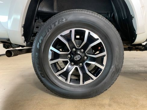 Used 2021 Toyota Tacoma TRD Sport w/ TRD Premium Sport Package image 39