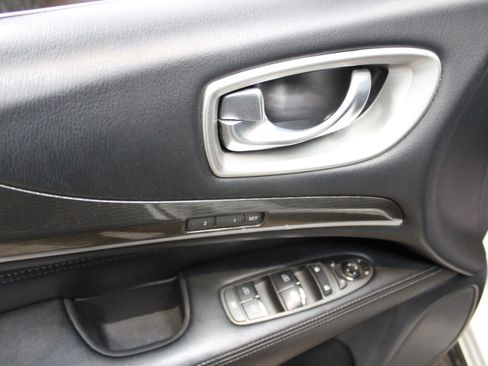 Used 2019 INFINITI QX60 Luxe w/ Essential Package image 17