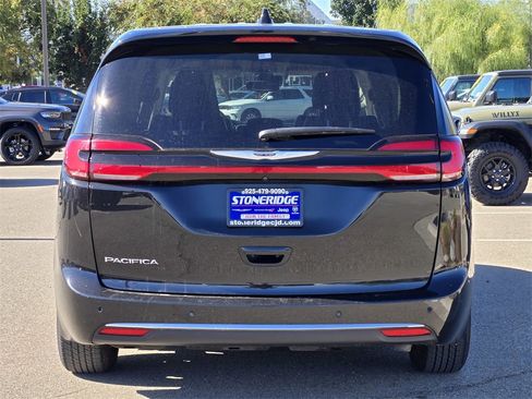 Used 2024 Chrysler Pacifica Touring-L image 24