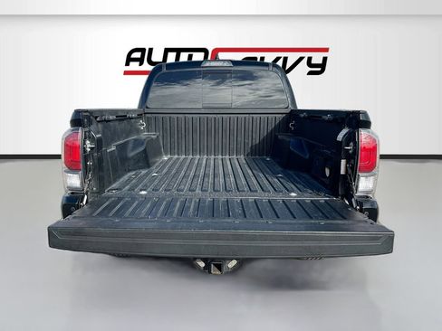 Used 2022 Toyota Tacoma TRD Off-Road w/ Technology Package AWD/4WD image 24
