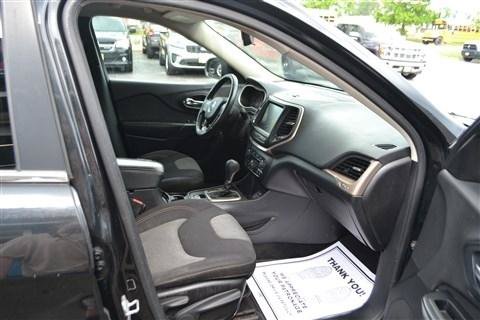 Used 2014 Jeep Cherokee Latitude FWD image 17