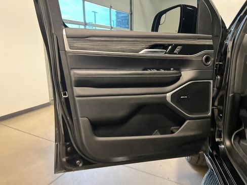 Used 2022 Jeep Wagoneer Series III w/ Flexible Seating Group AWD/4WD image 27