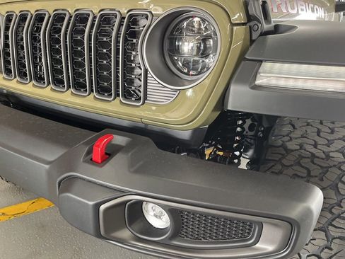 New 2026 Jeep Wrangler Unlimited Rubicon w/ Xtreme 35 Tire Package AWD/4WD image 10