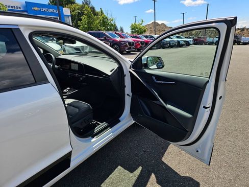 Certified 2023 Kia Niro Wave w/ Wave Preserve Package FWD image 29