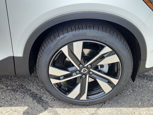 New 2026 Volvo XC40 B5 Plus w/ Climate Package image 18