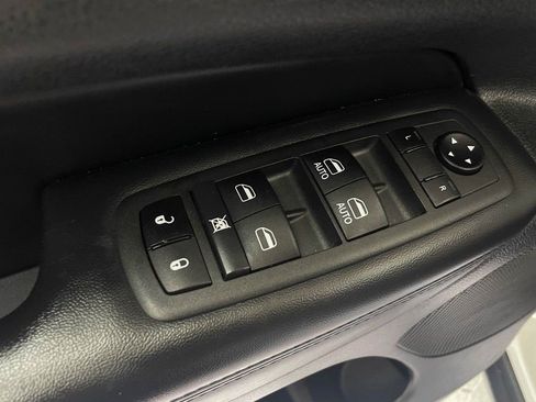 Used 2022 Jeep Grand Cherokee Limited image 16