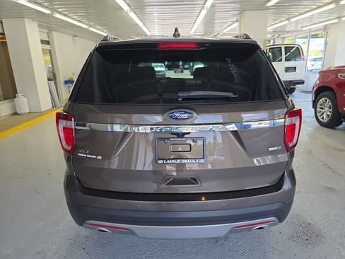 Used 2016 Ford Explorer XLT w/ Equipment Group 201A AWD/4WD image 4