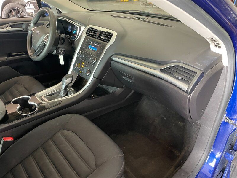 Used 2015 Ford Fusion SE FWD image 19