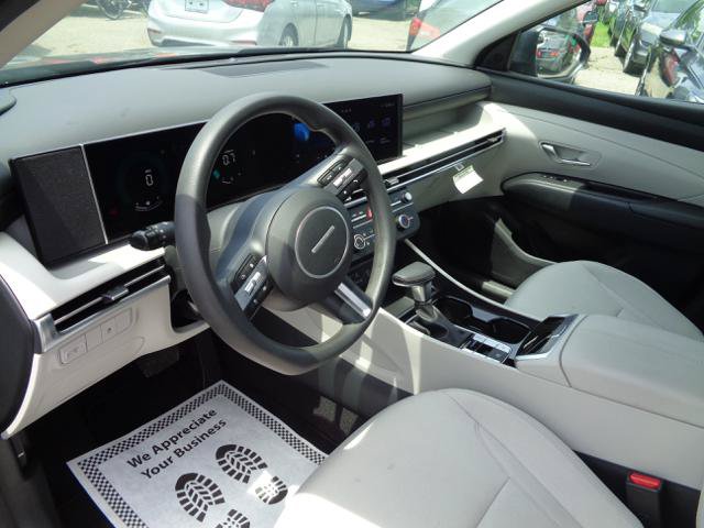 Used 2025 Hyundai Tucson SE FWD image 28