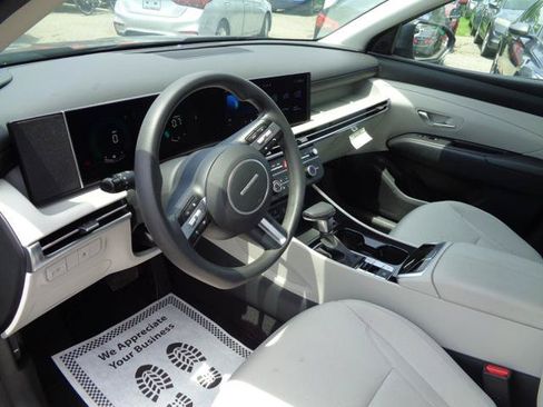 Used 2025 Hyundai Tucson SE FWD image 28