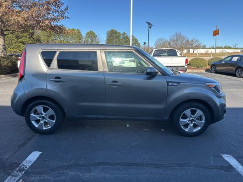 Used 2019 Kia Soul image 2