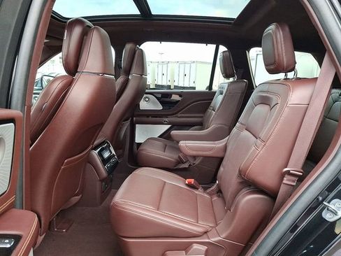 Used 2022 Lincoln Aviator Black Label w/ Class IV Trailer Tow Package image 10