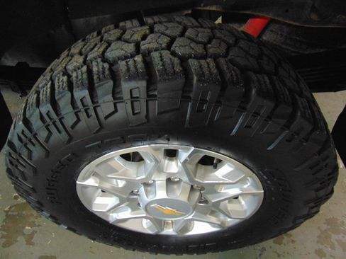 Used 2024 Chevrolet Silverado 2500 LT AWD/4WD image 6