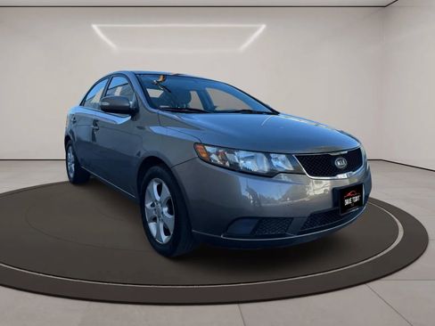 Used 2010 Kia Forte EX image 2