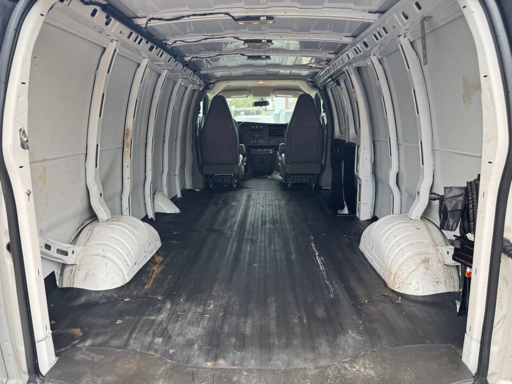 Used 2022 Chevrolet Express 3500 Extended w/ Driver Convenience Package RWD image 14