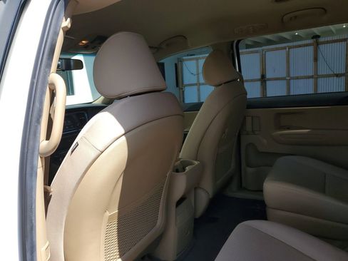 Used 2020 Kia Sedona LX FWD image 15