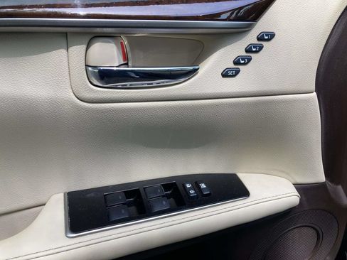 Used 2018 Lexus ES 350 w/ Luxury Package w/Wood Trim FWD image 11
