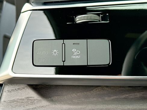 Used 2019 Audi Q8 Premium Plus image 34