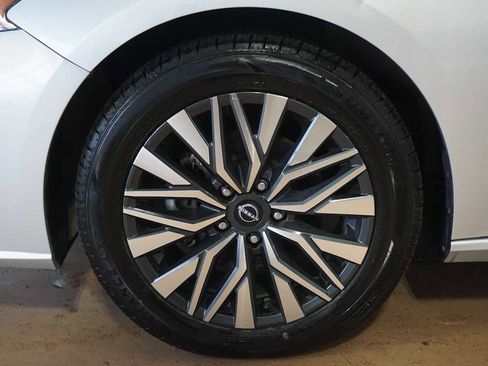 Used 2024 Nissan Altima 2.5 SV image 8