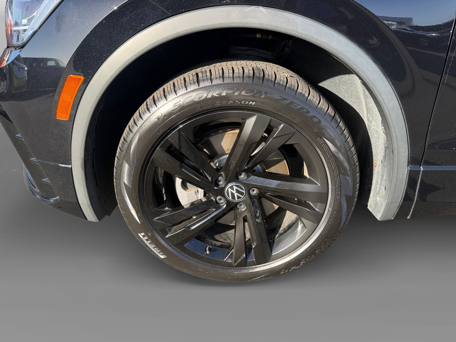 Certified 2023 Volkswagen Tiguan SE R-Line FWD image 9