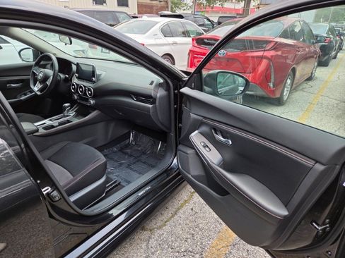 Used 2021 Nissan Sentra SR FWD image 11