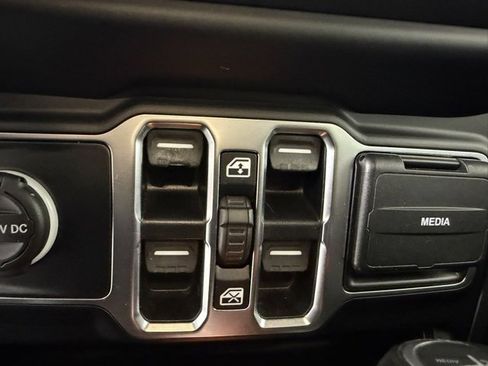 Used 2020 Jeep Wrangler Unlimited Sport S image 19