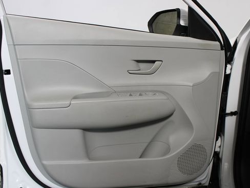 Used 2025 Hyundai Kona SEL FWD image 6